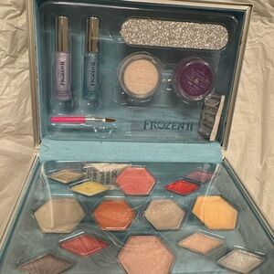 Disney Frozen II Lip Gloss Palette Set
